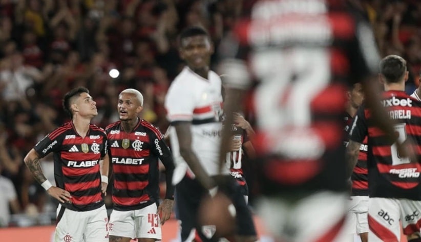 Flamengo bate o São Paulo, segue líder e afunda o rival