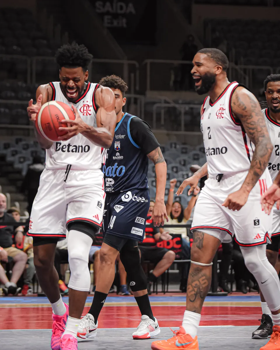 Flamengo vence Pato Basquete com grande atuação de Gui Deodato