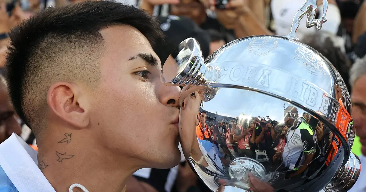 Flamengo mantém negociações com Thiago Almada em meio a vitória expressiva