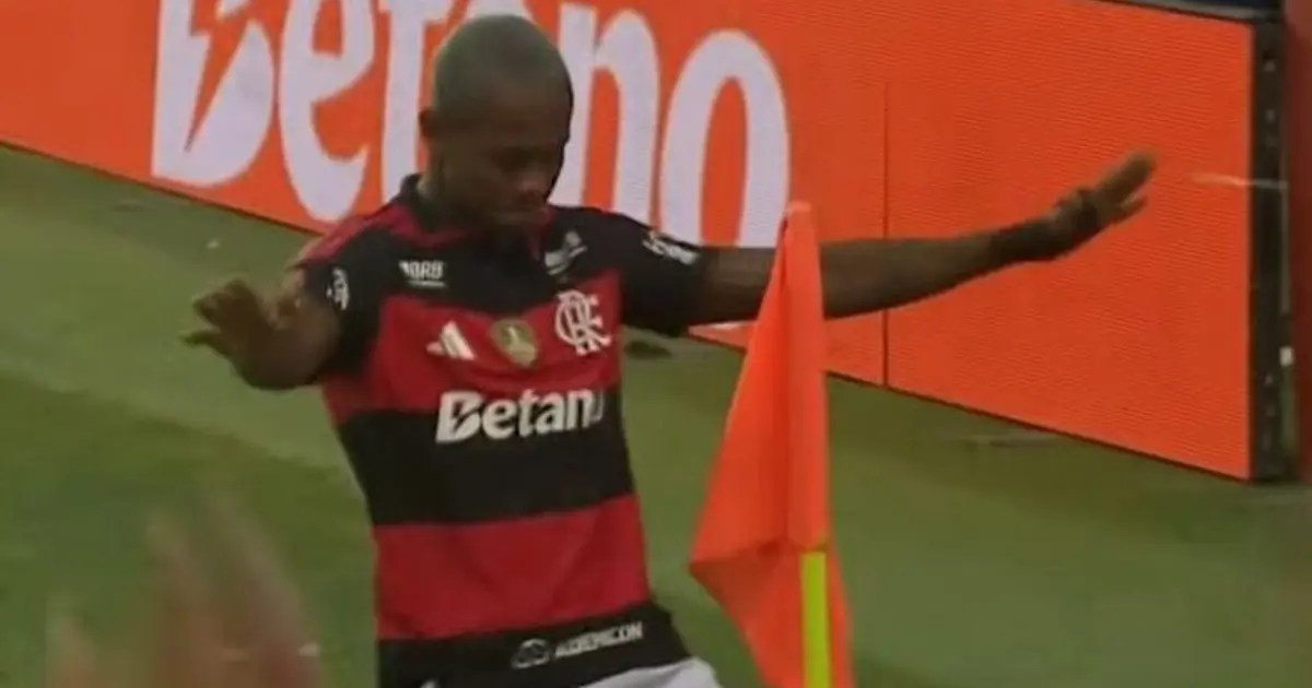 Wallace Yan marca gol e homenageia Vini Jr em amistoso contra o Benfica