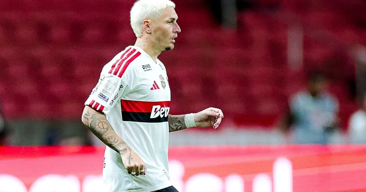 Varela critica desempenho do Flamengo e pede mudanças na equipe