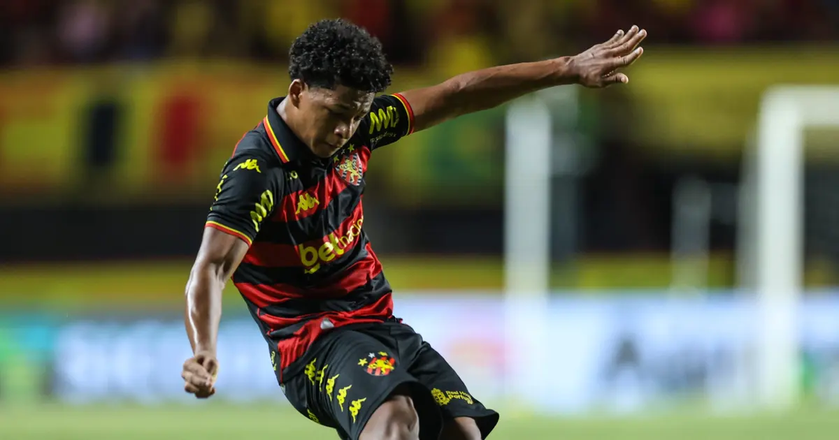 Flamengo e Cruzeiro em disputa pela contratação de Zé Lucas do Sport