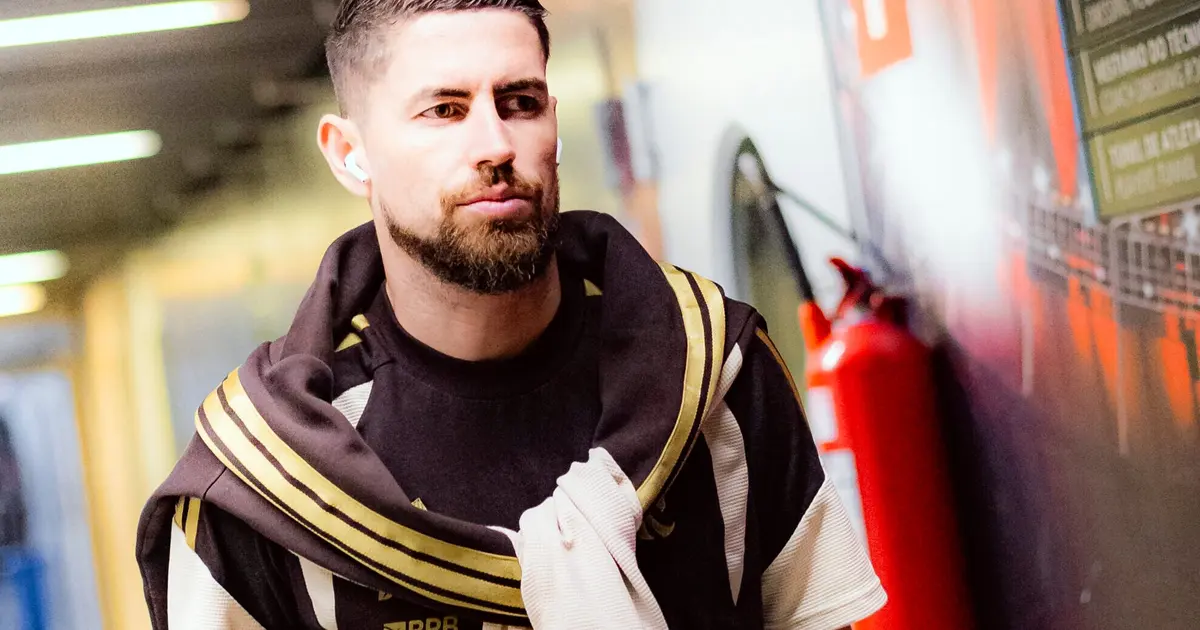 Jorginho desmente rumores sobre transferência para o Monaco e reafirma compromisso com o Flamengo