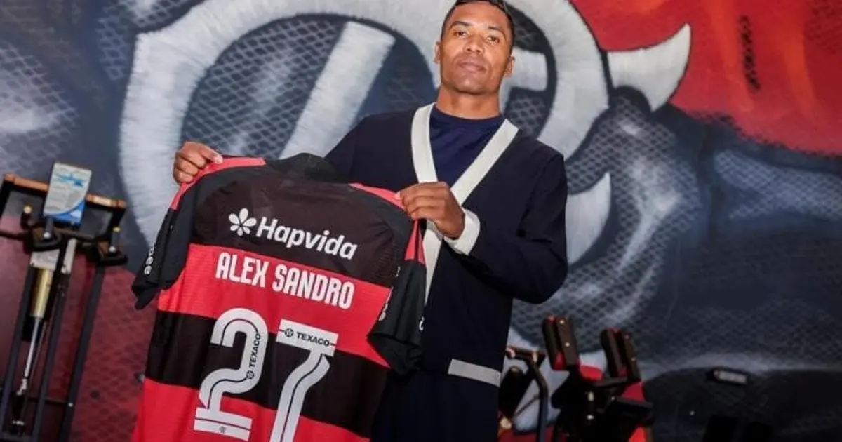 Alex Sandro renova com o Flamengo até 2027 e celebra nova fase no clube
