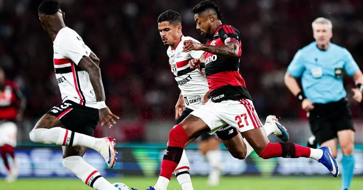 Empate emocionante entre Flamengo e São Paulo no Maracanã pelo Brasileirão
