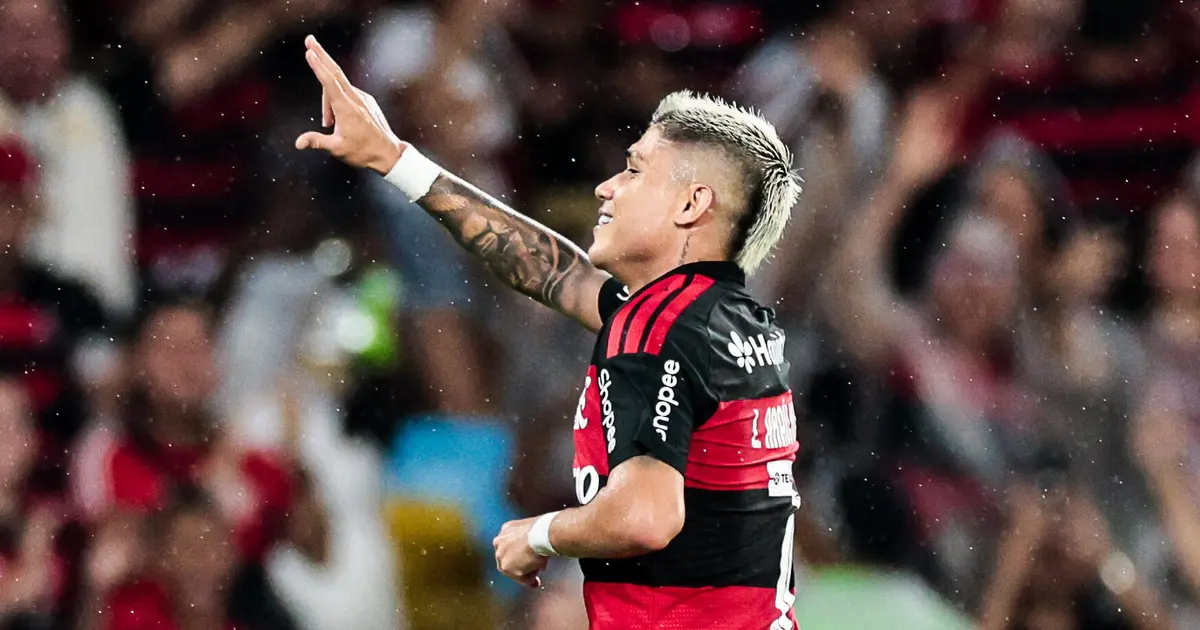Luiz Araújo reafirma compromisso com o Flamengo e descarta rumores de saída