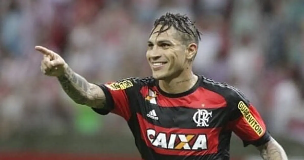 Flamengo conquista vitória emocionante contra São Paulo no Brasileirão 2015