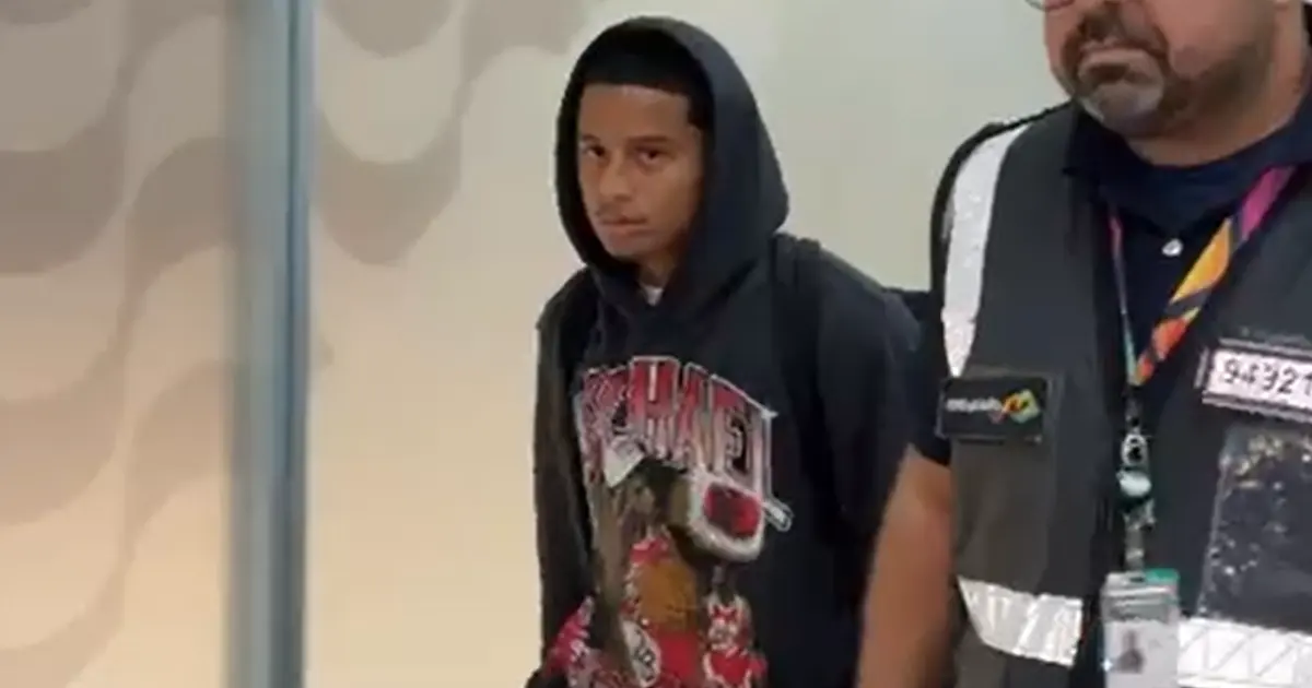 Anthony Valencia chega ao Rio de Janeiro para se juntar ao Flamengo