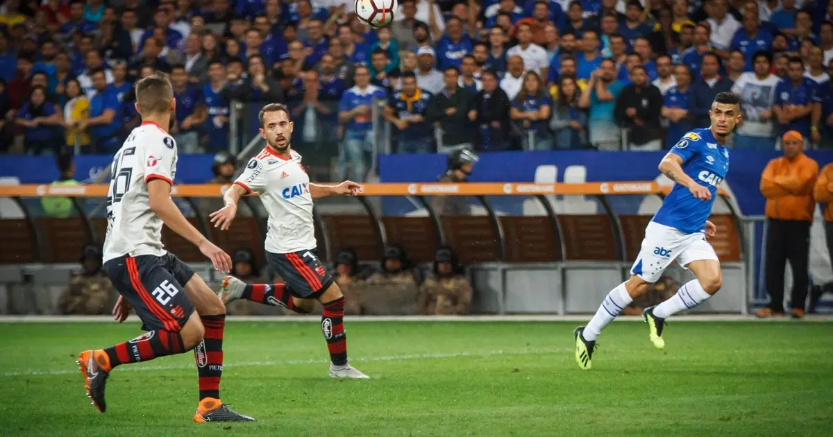 Flamengo e Cruzeiro se reencontram após oito anos de uma eliminação marcante