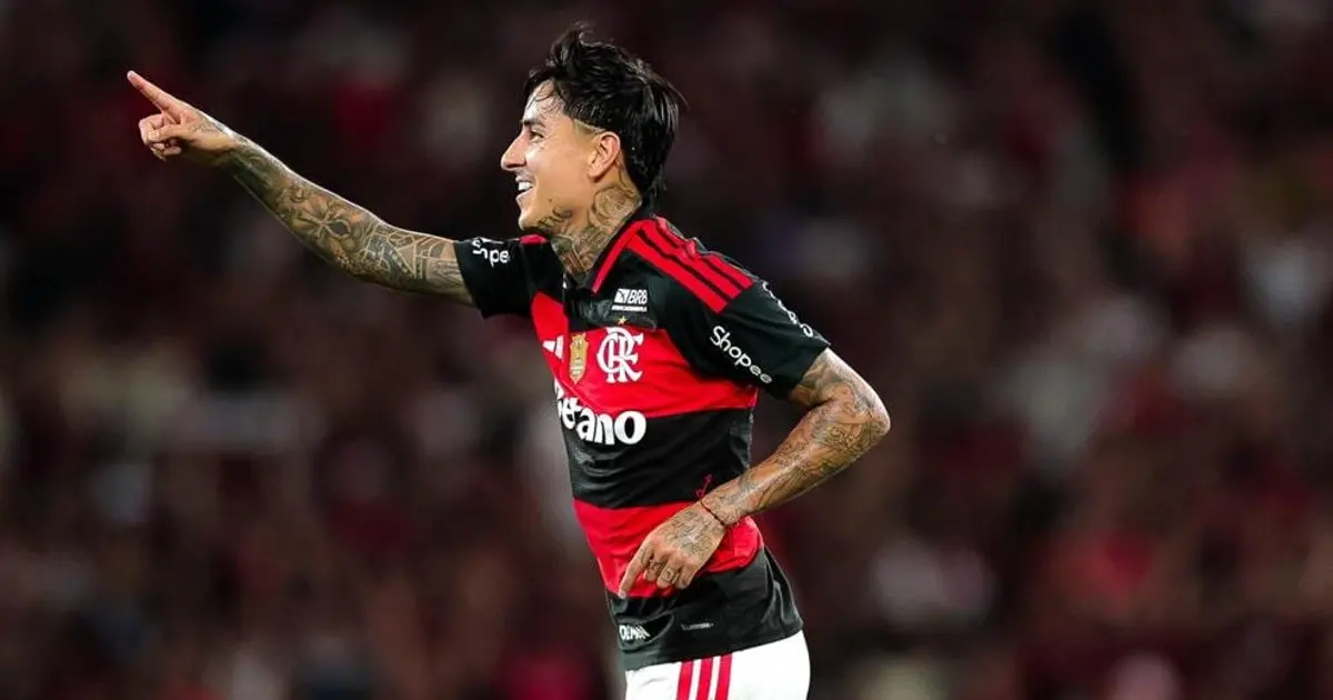 Flamengo vence Vitória com golaços e se aproxima do Palmeiras na tabela