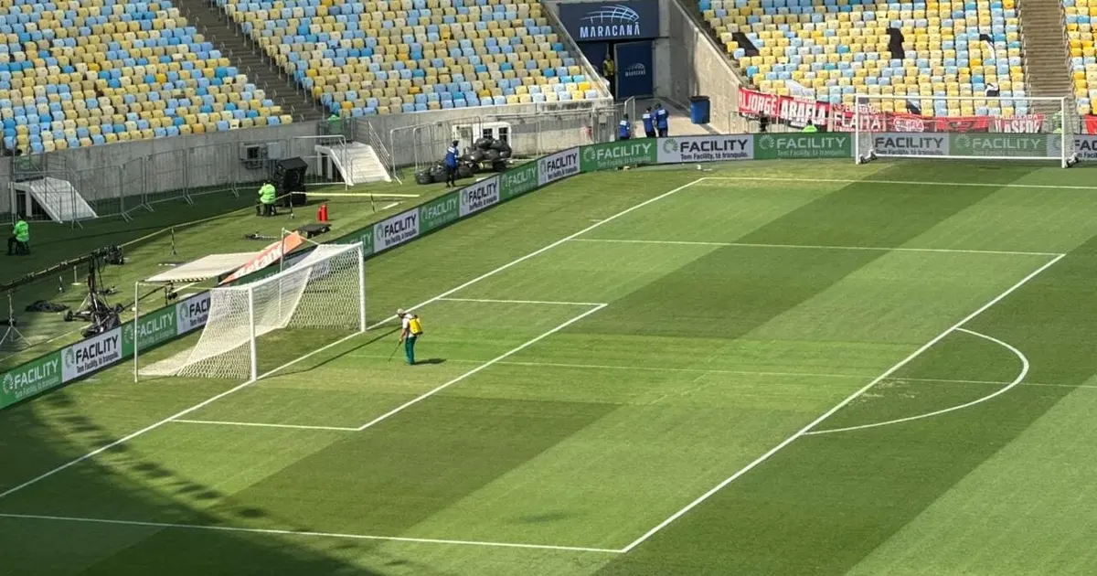 Leonardo Jardim critica estado do gramado do Maracanã após clássico