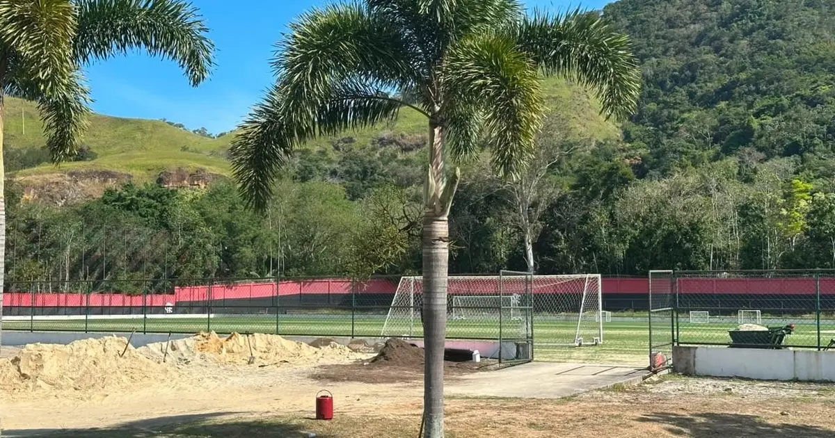 Avanços nas obras do miniestádio do Flamengo no Ninho do Urubu