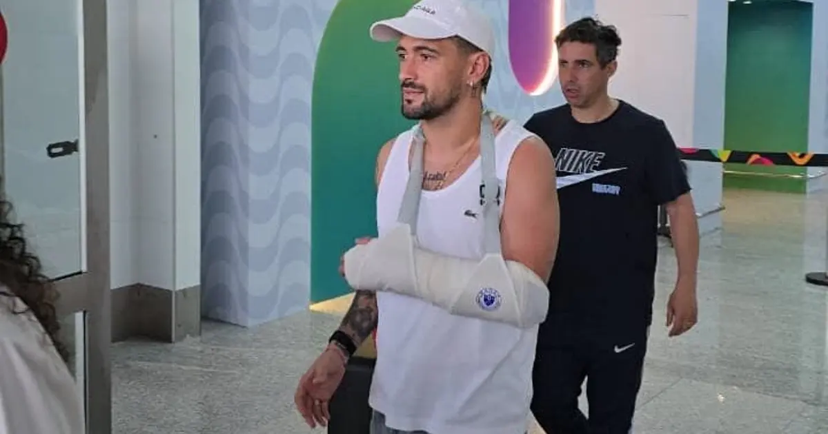 Arrascaeta chega ao Rio para cirurgia no punho após fratura