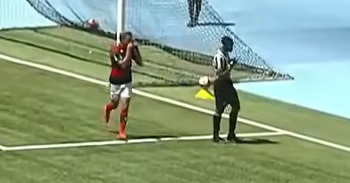 Flamengo Sub-20 vence Botafogo e provoca rival com gesto icônico