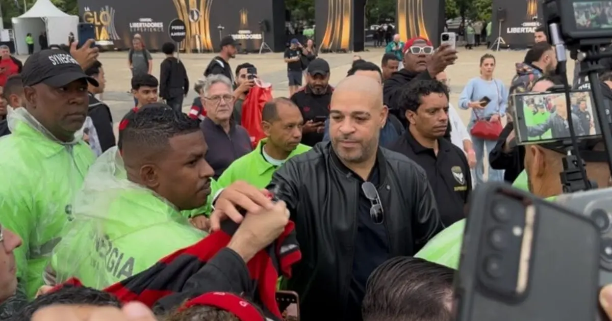 Adriano Imperador é homenageado e fala sobre Flamengo na Libertadores