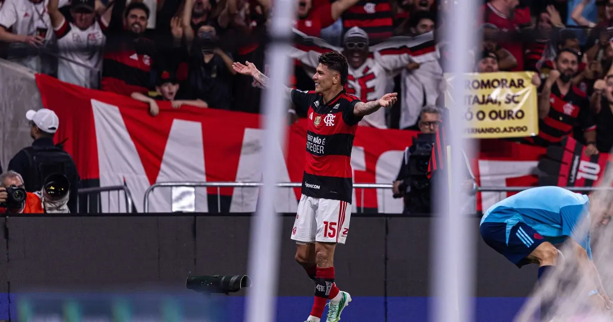 Flamengo vence Fluminense e provoca rival nas redes sociais