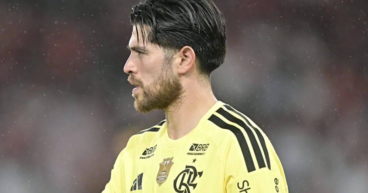 Rossi expressa desejo de permanecer no Flamengo apesar de instabilidades
