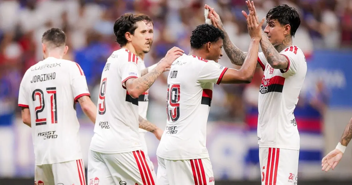 Flamengo retoma liderança do Brasileirão com vitória convincente sobre o Bahia