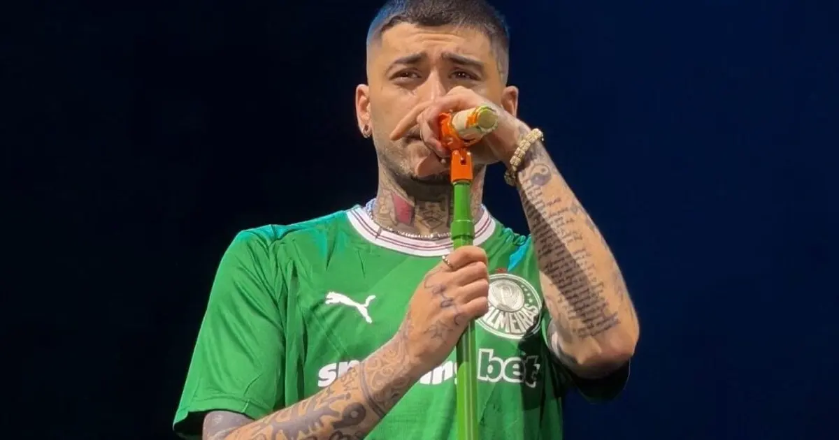 Zayn Malik provoca risadas ao usar camisa do Flamengo em show no Palmeiras