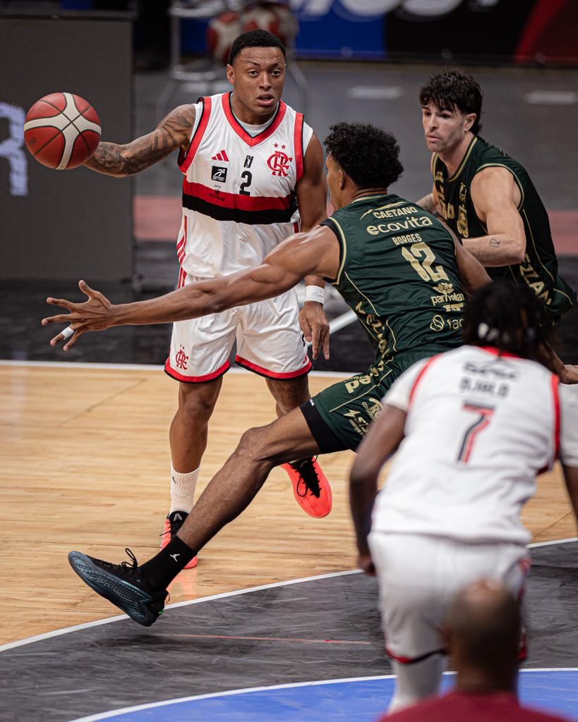 Flamengo sofre derrota apertada para Bauru em jogo equilibrado no NBB