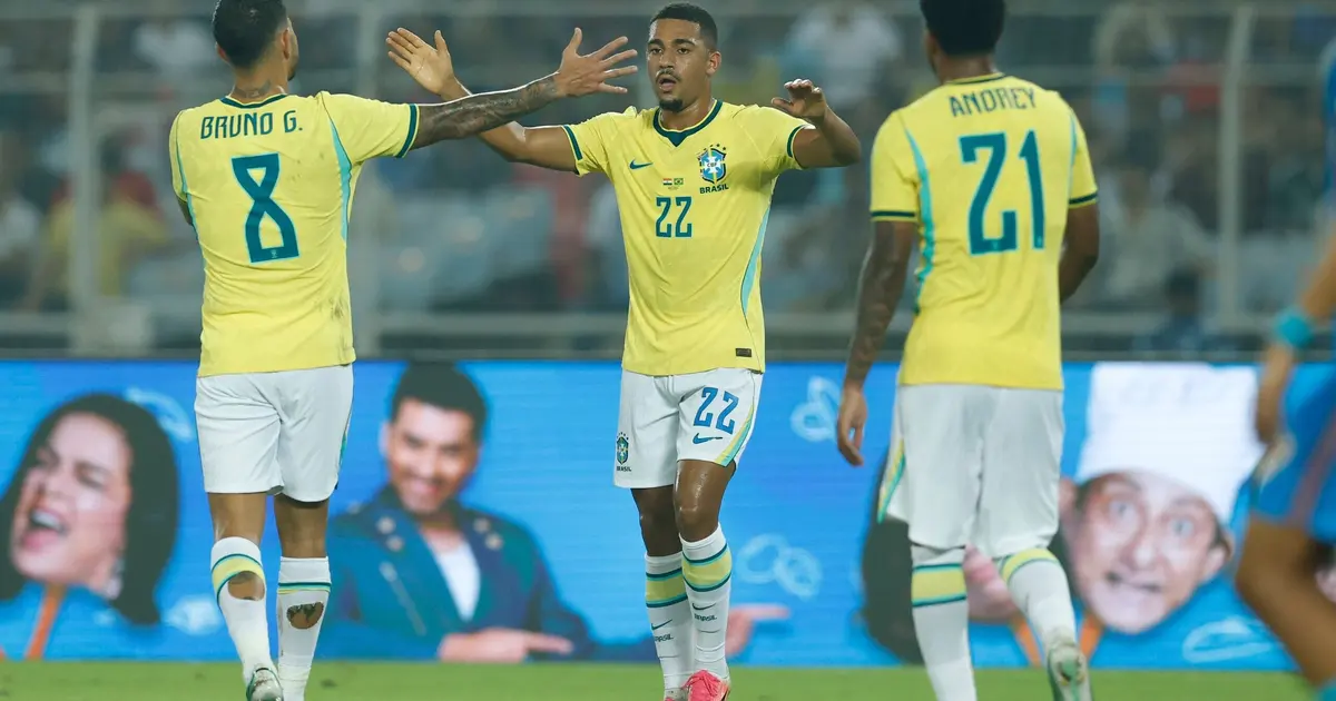 Pedro e Samuel Lino retornam ao Flamengo e se preparam para enfrentar o Santos